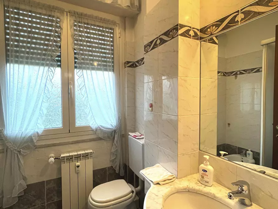 Immagine 44 di Trilocale in vendita  in Via Valleverde 9 a Recco