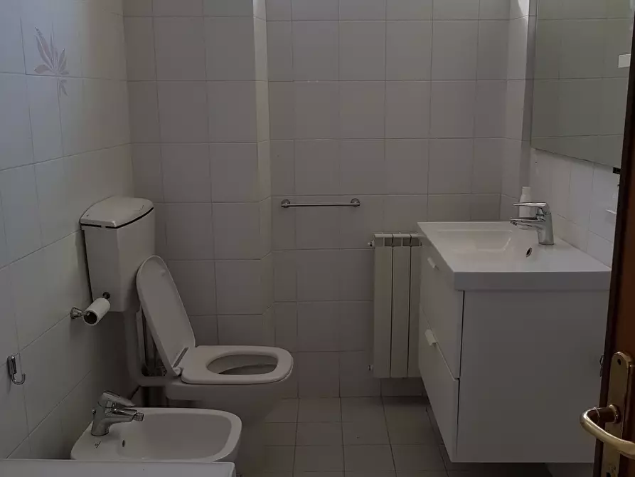 Immagine 11 di Quadrilocale in affitto  a Sarzana