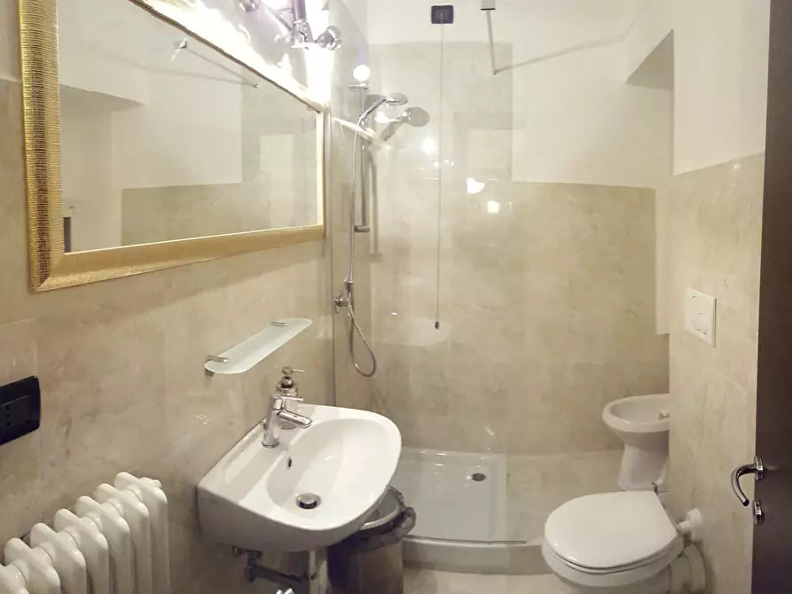 Immagine 17 di Quadrilocale in affitto  a Sarzana