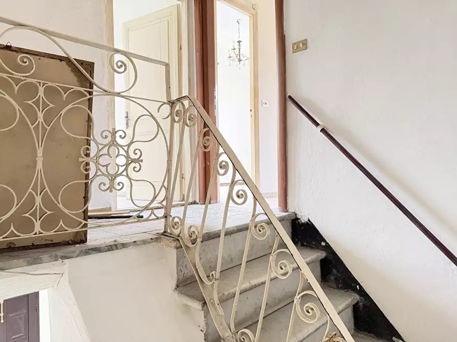 Immagine 15 di Appartamento in vendita  in Viale Giuseppe Mazzini a Sarzana