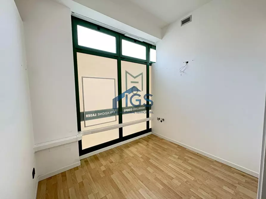 Immagine 11 di Locale commerciale in affitto  in Via Guglielmo Marconi a Torbole Casaglia