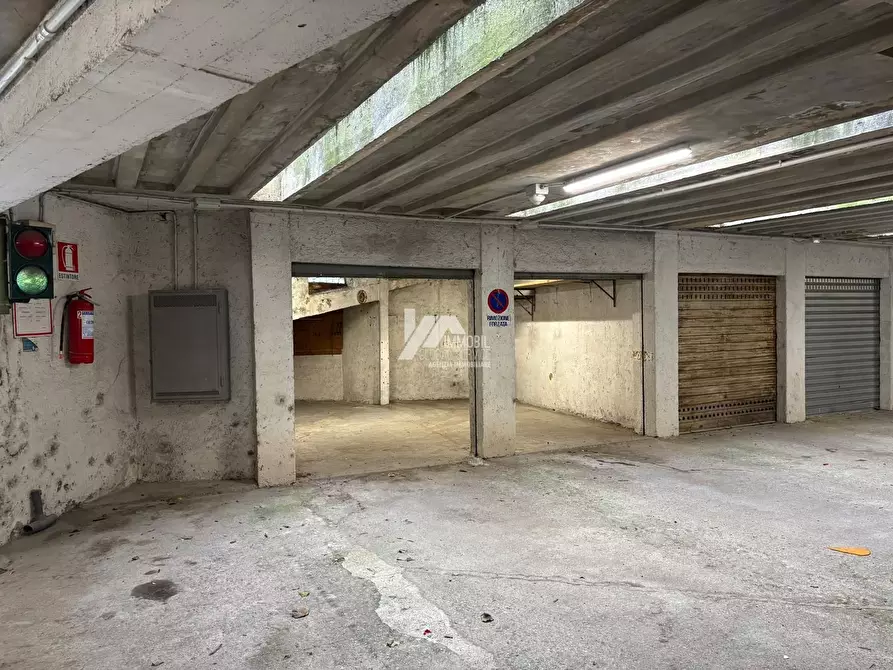 Immagine 2 di Garage in vendita  in Via Valcamonica a Brescia
