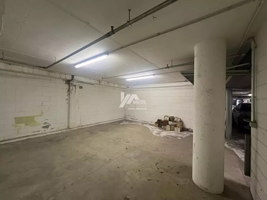 Immagine 2 di Garage in vendita  in Viale Duca D'Aosta 30 a Brescia