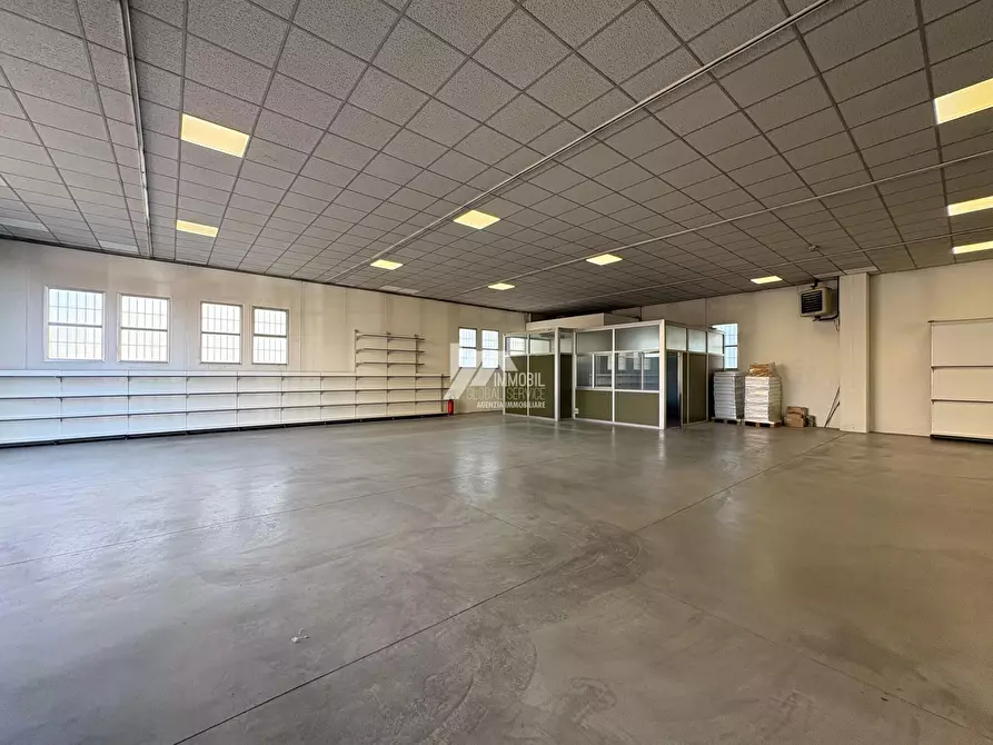 Immagine 4 di Attività artigianale in affitto  in Via Orzinuovi a Brescia