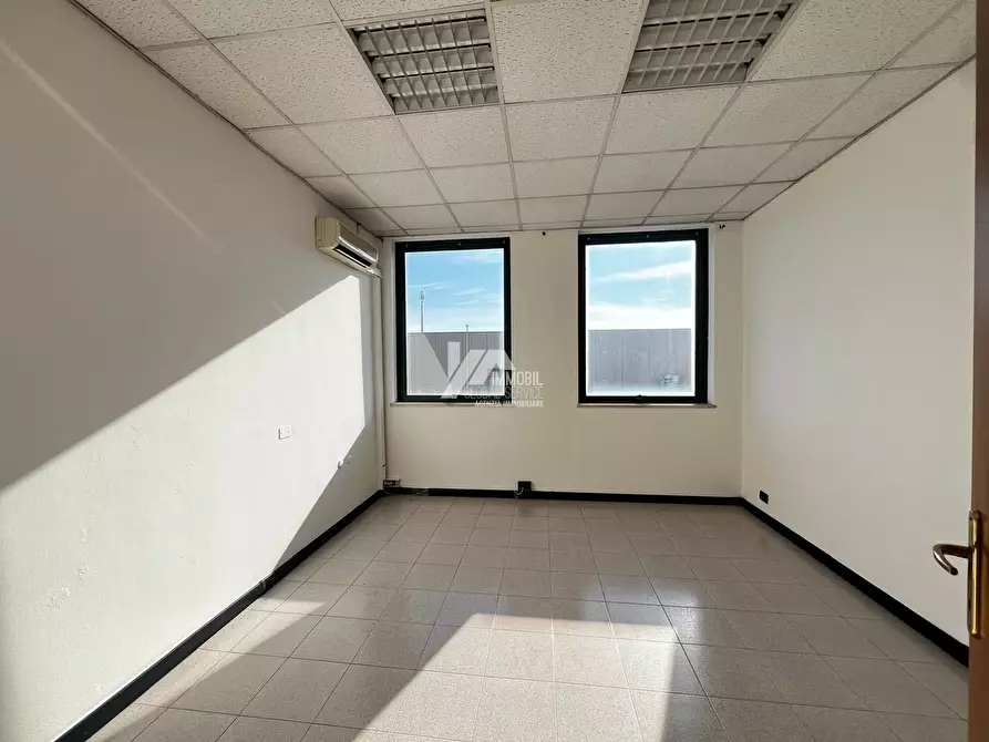 Immagine 18 di Attività artigianale in affitto  in Via Antonio Allegri 93 a Brescia