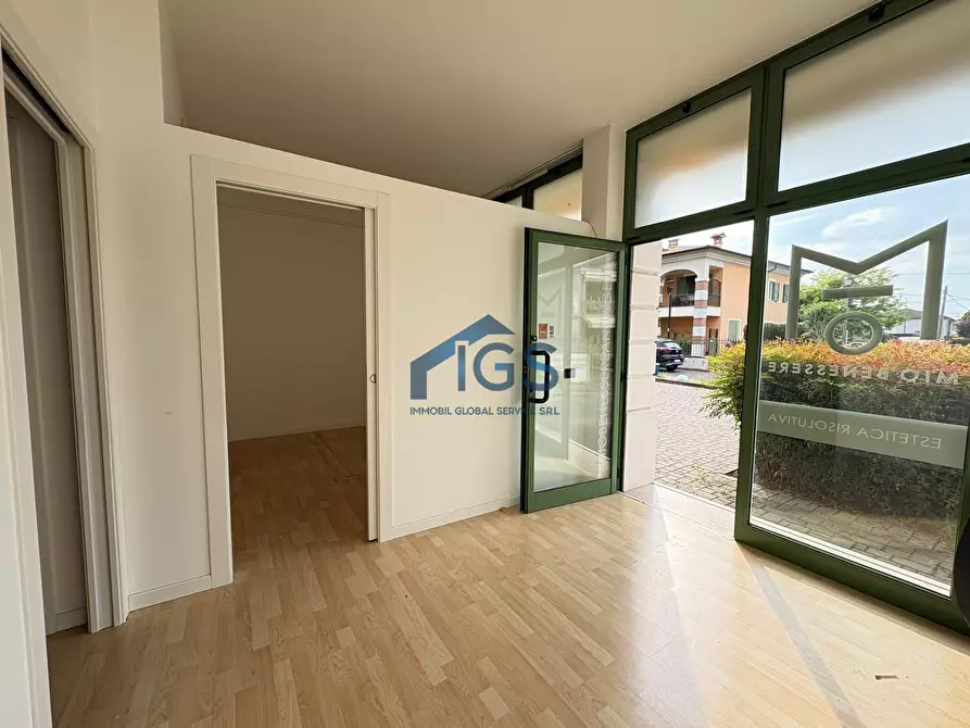 Immagine 21 di Locale commerciale in affitto  in Via Guglielmo Marconi a Torbole Casaglia