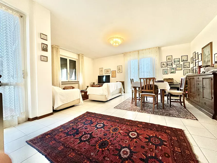 Immagine 17 di Porzione di casa in vendita  a Massa