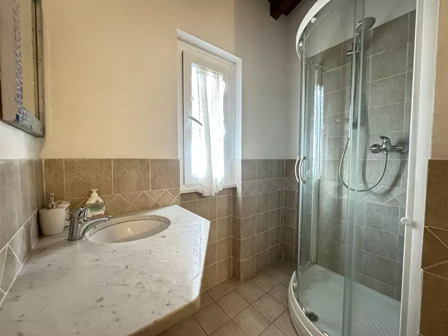 Immagine 42 di Casa indipendente in affitto  a Seravezza