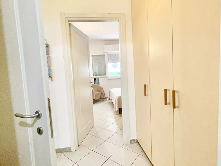 Immagine 17 di Trilocale in affitto  a Pietrasanta