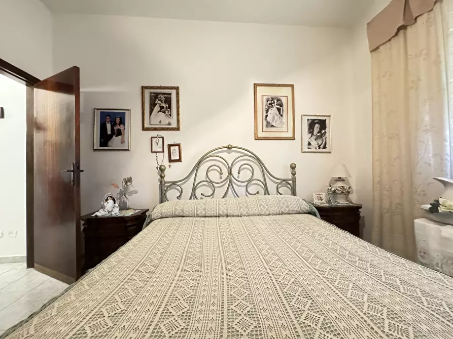 Immagine 41 di Porzione di casa in vendita  a Massa