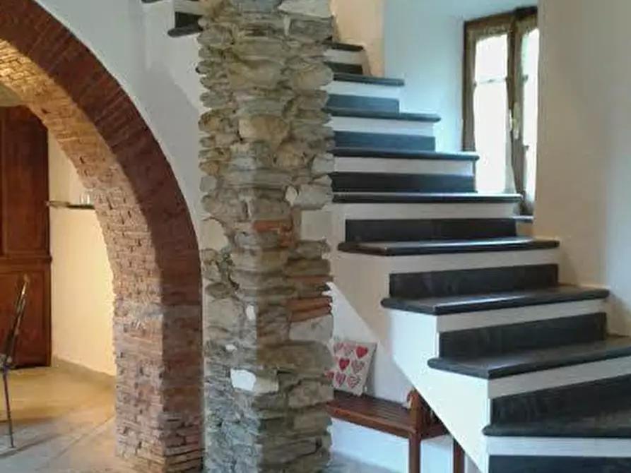 Immagine 12 di Villa in vendita  a Seravezza