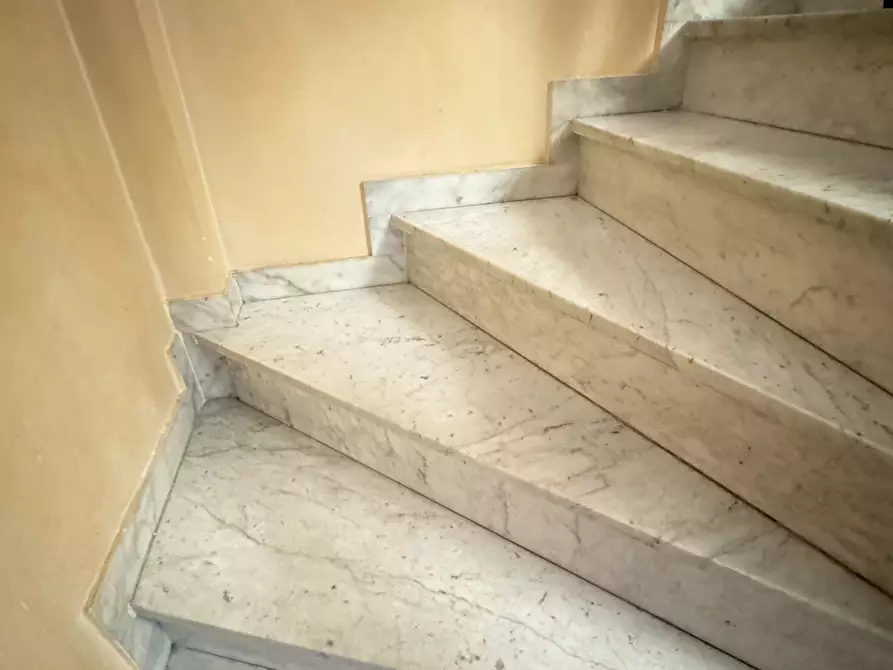 Immagine 23 di Porzione di casa in vendita  a Massa