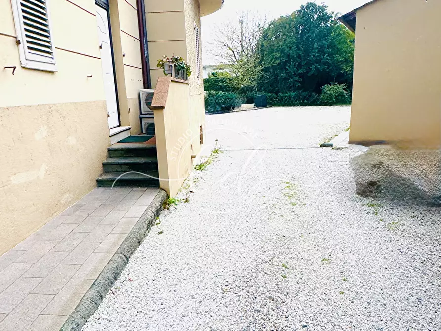 Immagine 81 di Pentalocale in vendita  a Lucca