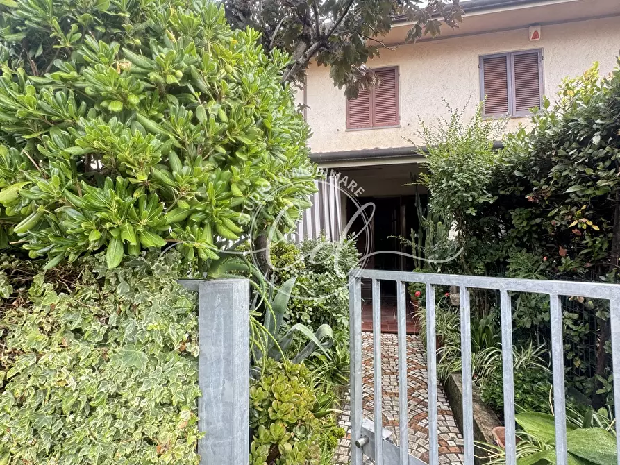 Immagine 1 di Villetta a schiera in vendita  a Seravezza