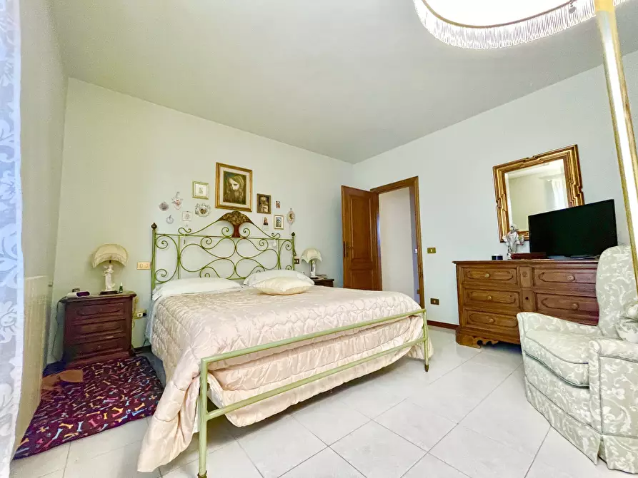 Immagine 21 di Villetta a schiera in vendita  a Camaiore