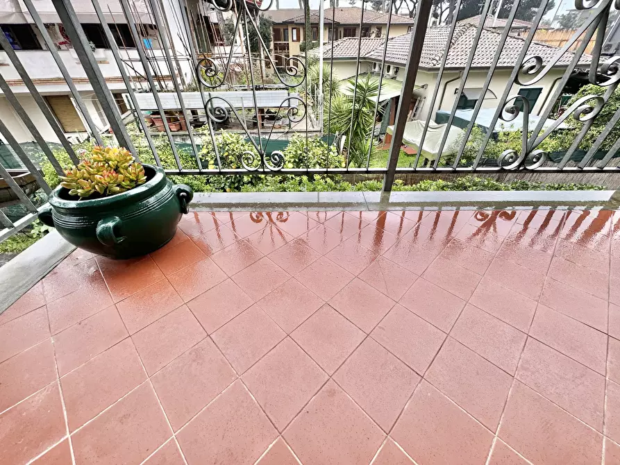 Immagine 15 di Porzione di casa in vendita  a Massa