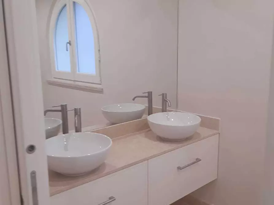 Immagine 24 di Villa in affitto  a Pietrasanta