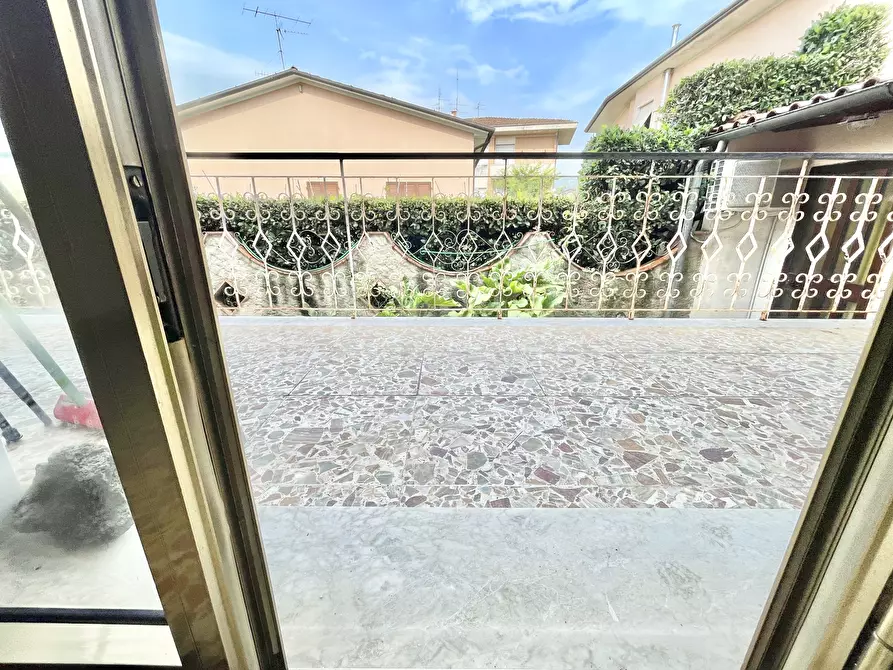 Immagine 13 di Quadrilocale in affitto  a Pietrasanta