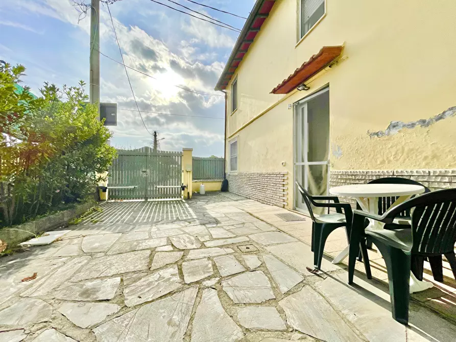 Immagine 2 di Porzione di casa in vendita  a Pietrasanta