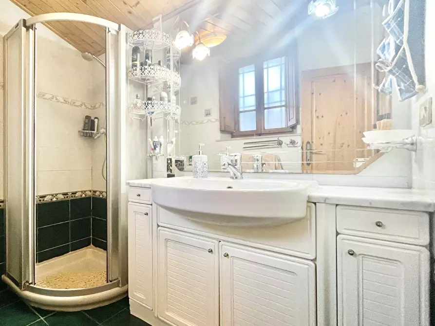 Immagine 46 di Porzione di casa in vendita  a Massarosa