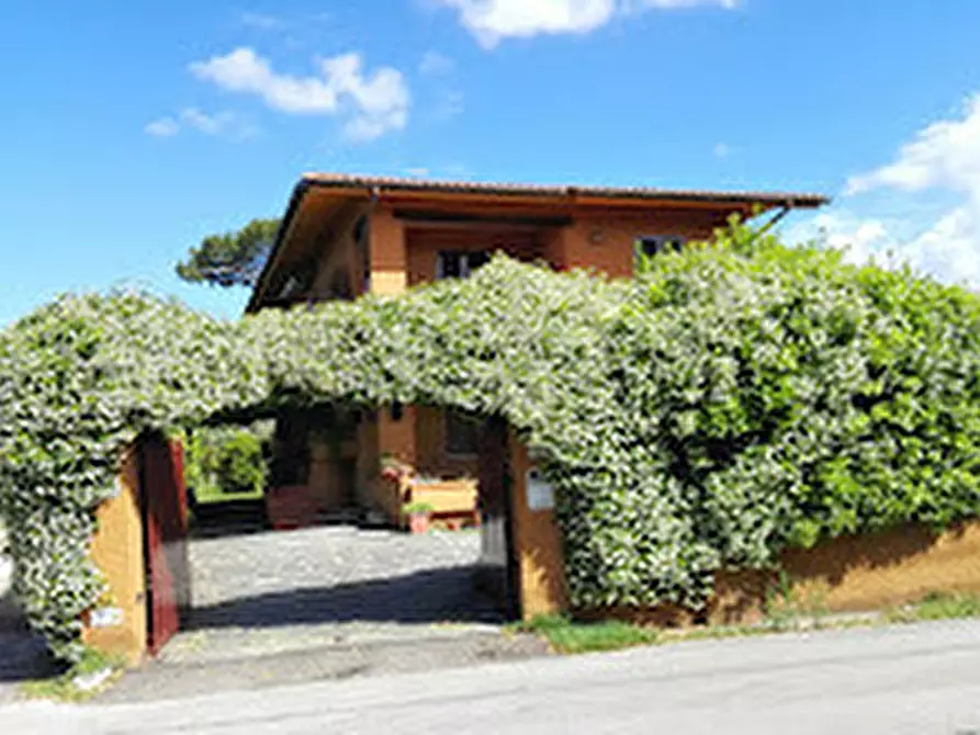 Immagine 1 di Villa in affitto  a Forte Dei Marmi