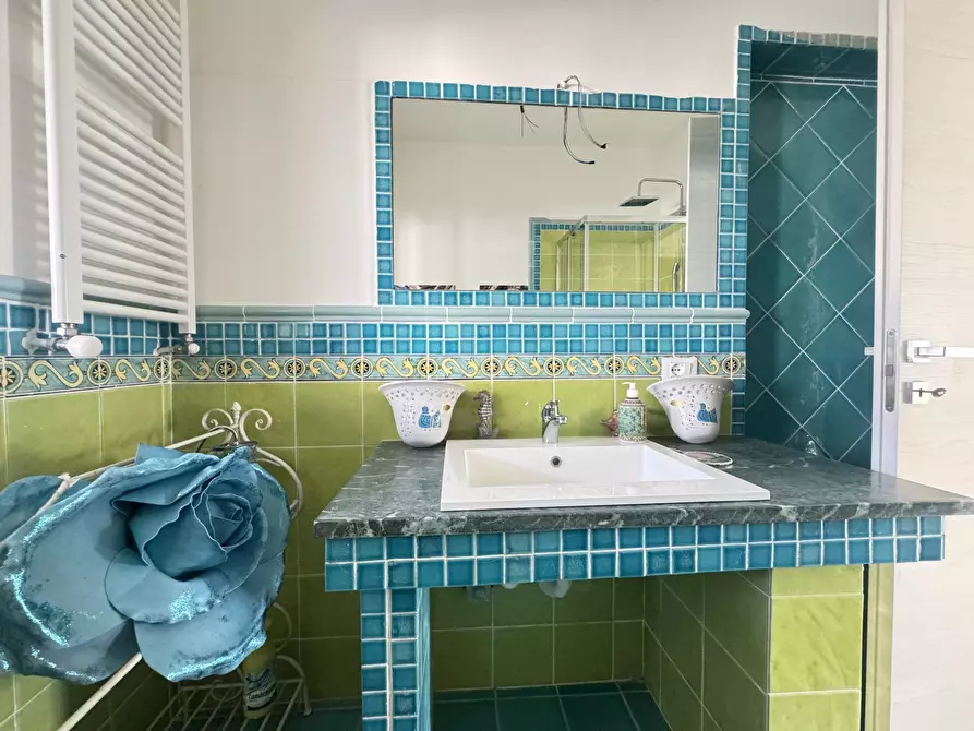 Immagine 24 di Villa in vendita  a Massa