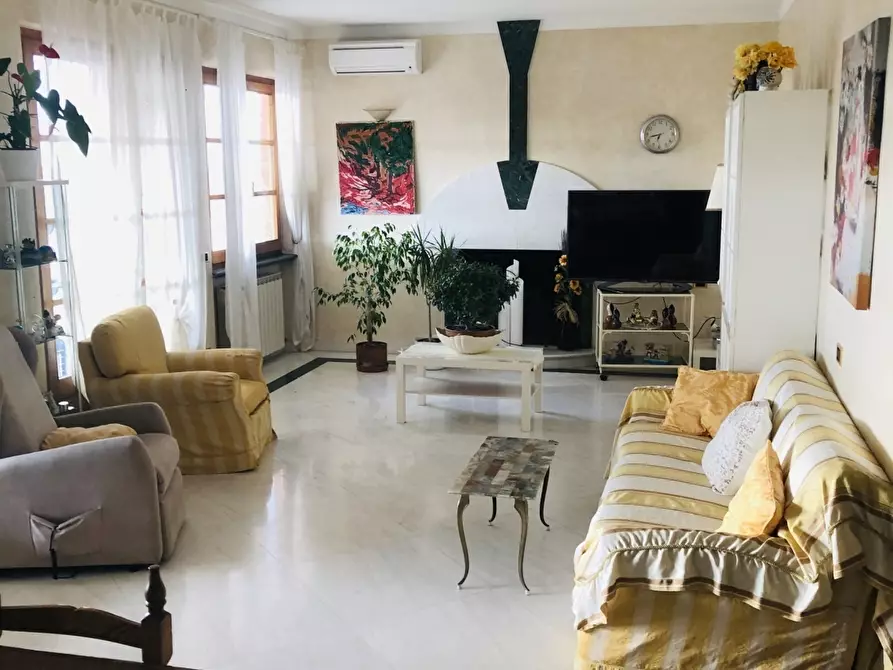 Immagine 2 di Attico in vendita  a Seravezza