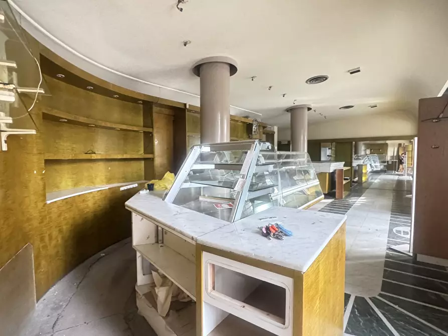 Immagine 21 di Bar / Ristorante in affitto  a Pietrasanta