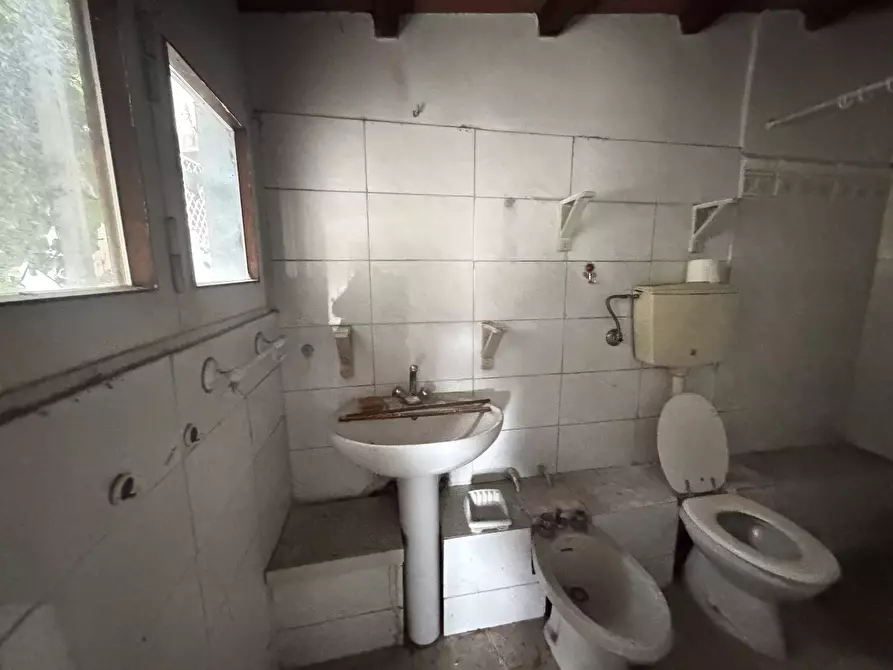 Immagine 24 di Porzione di casa in vendita  a Massarosa