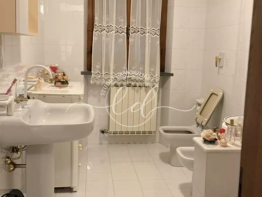 Immagine 32 di Porzione di casa in affitto  a Seravezza