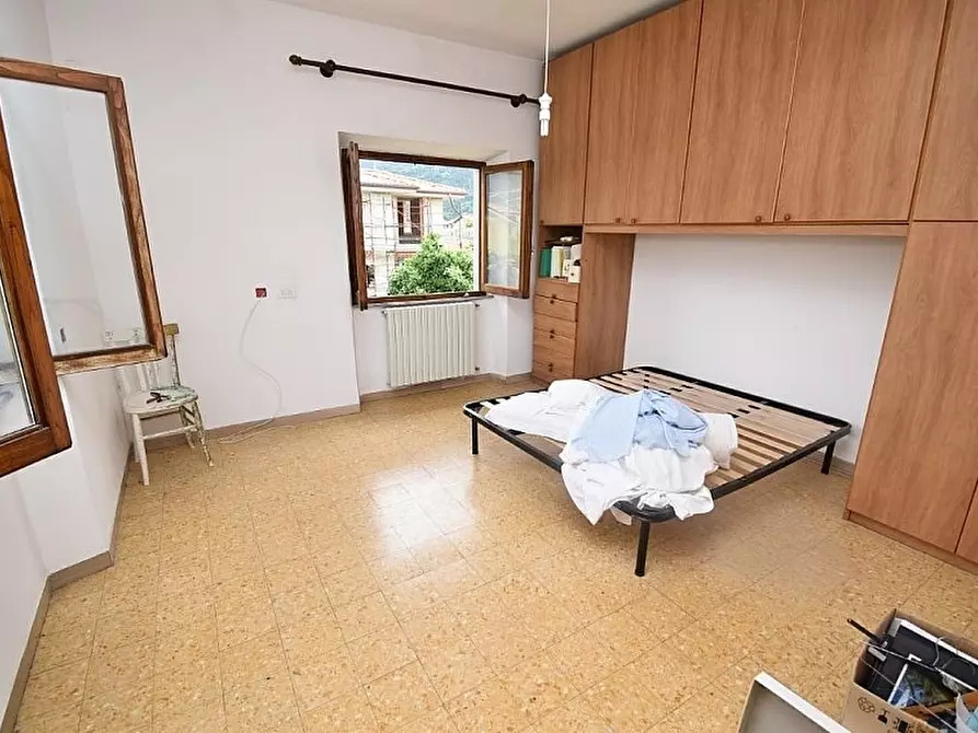 Immagine 28 di Porzione di casa in vendita  a Seravezza