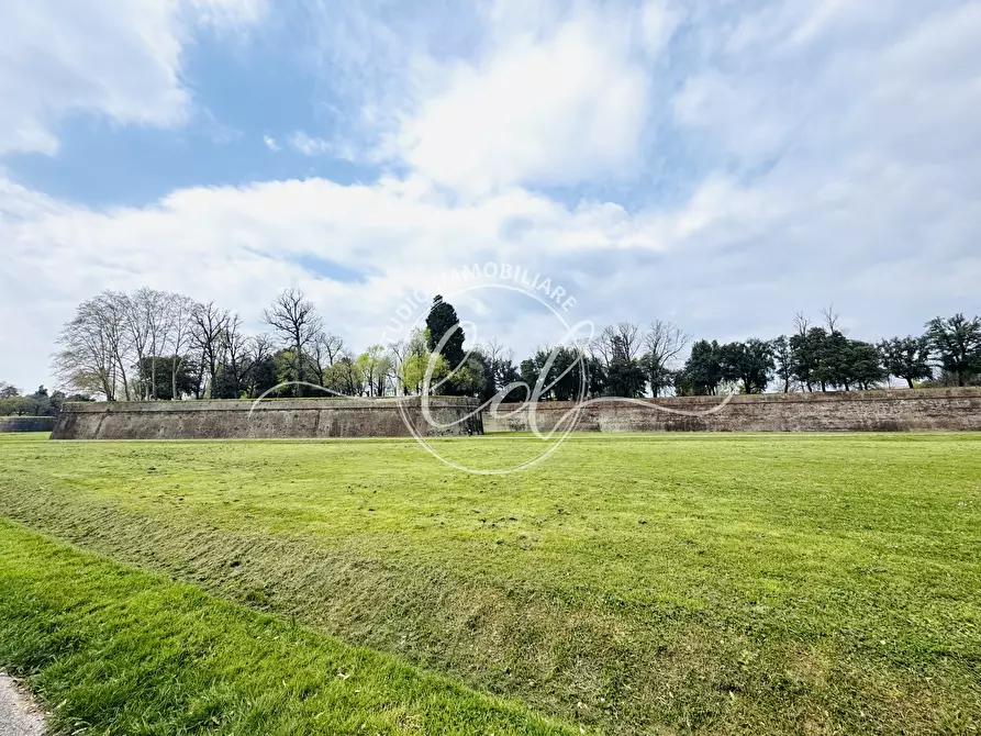 Immagine 68 di Pentalocale in vendita  a Lucca