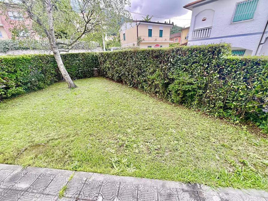 Immagine 23 di Quadrilocale in vendita  a Pietrasanta