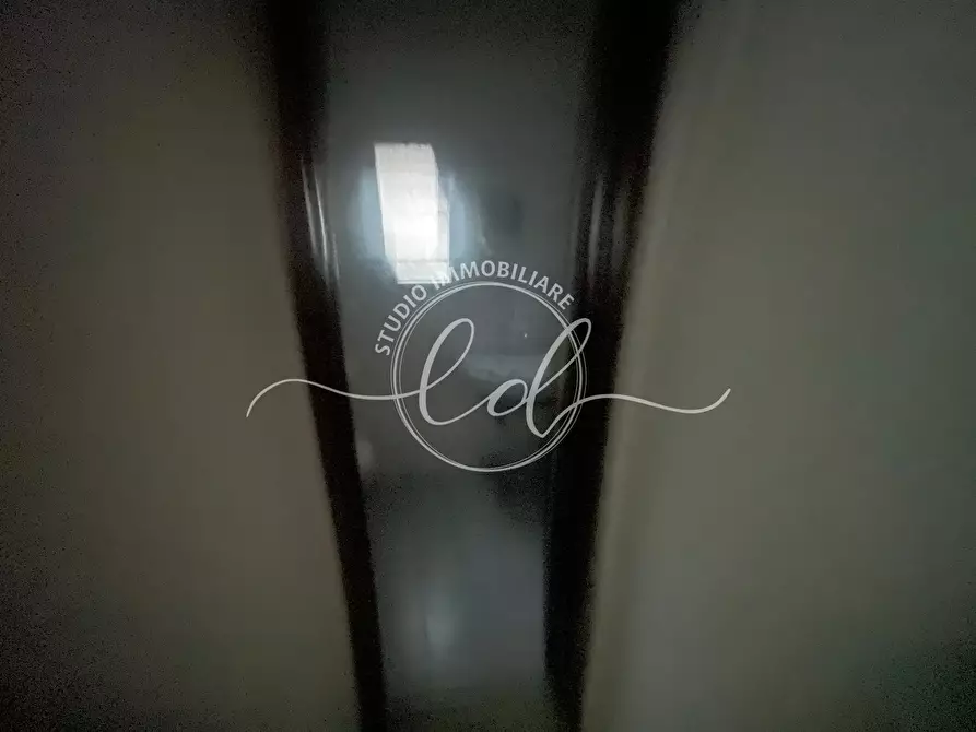 Immagine 11 di Capannone industriale in affitto  a Pietrasanta