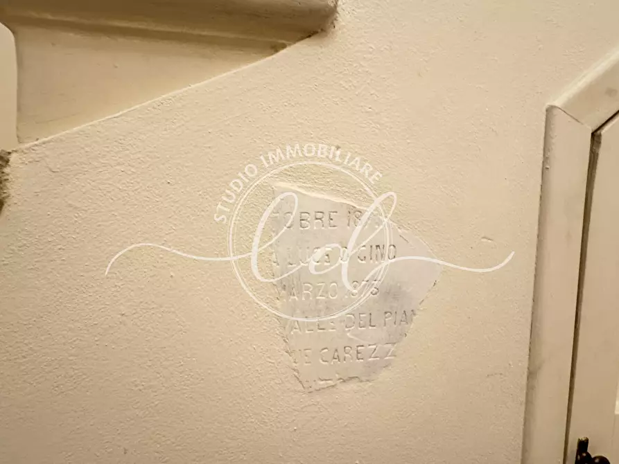 Immagine 42 di Loft/Open space in vendita  a Pietrasanta