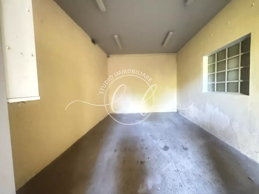 Immagine 6 di Capannone industriale in affitto  a Seravezza