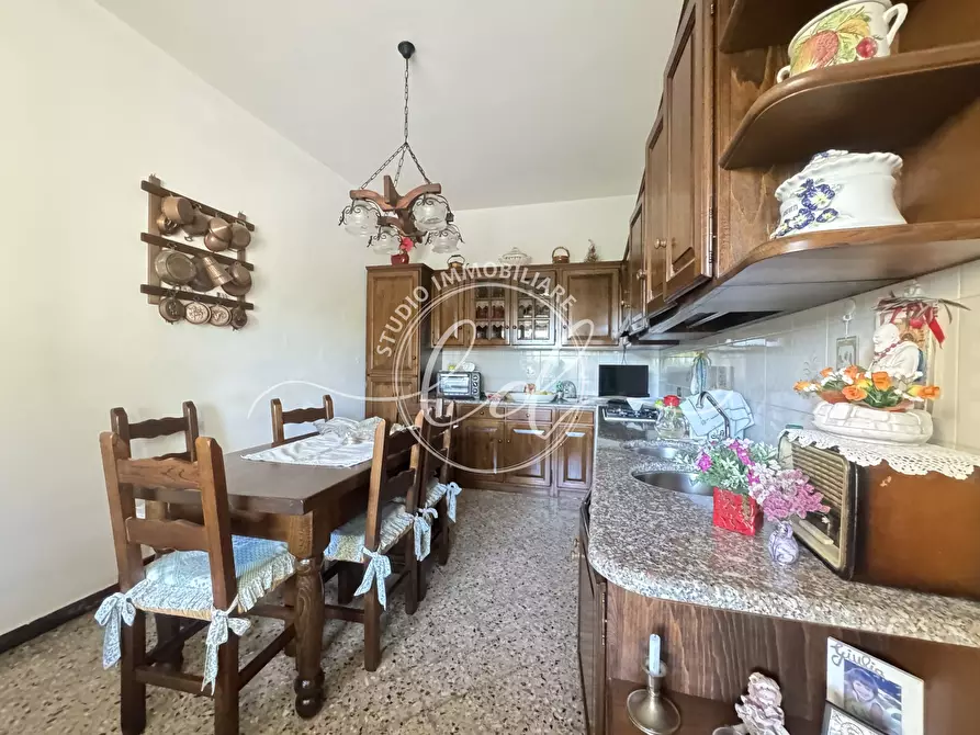 Immagine 10 di Porzione di casa in vendita  a Pietrasanta