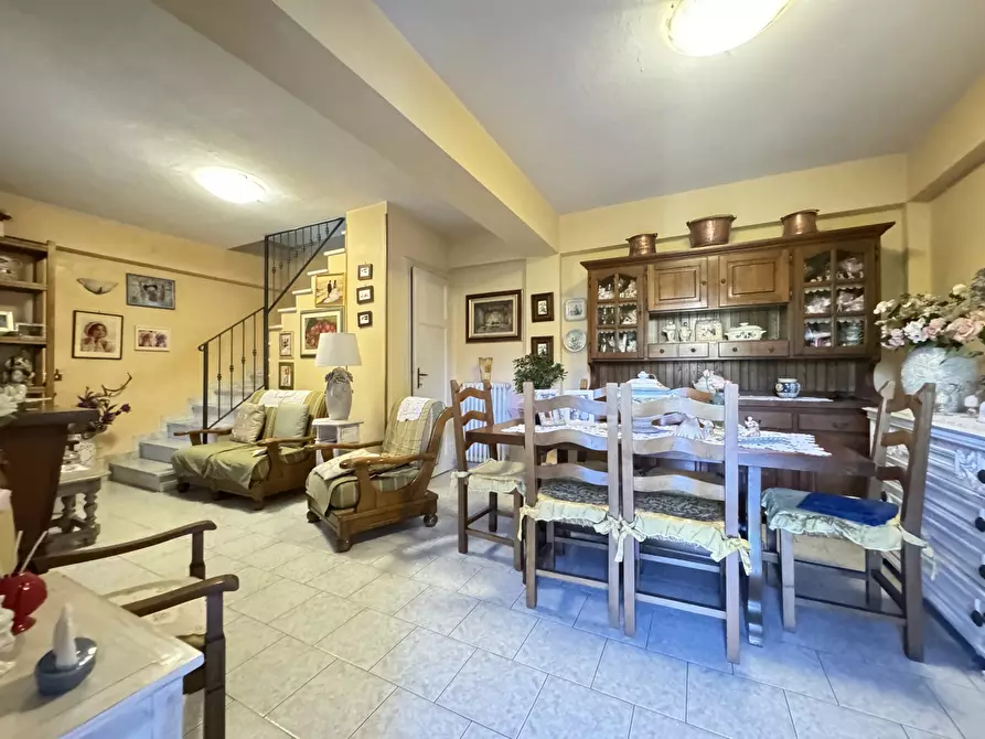 Immagine 12 di Porzione di casa in vendita  a Massa