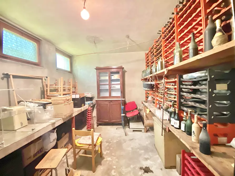 Immagine 21 di Casa indipendente in vendita  a Seravezza