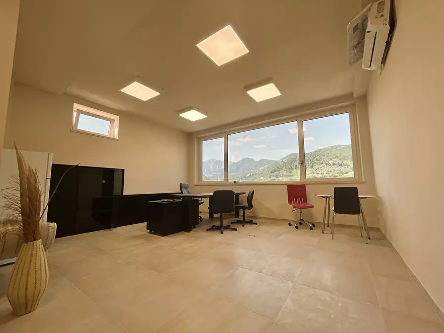 Immagine 5 di Ufficio in affitto  a Pietrasanta