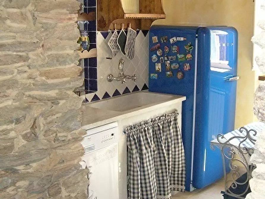 Immagine 2 di Porzione di casa in vendita  a Seravezza