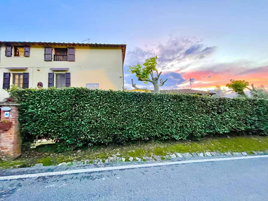 Immagine 97 di Porzione di casa in vendita  a Pietrasanta