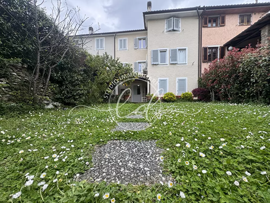 Immagine 95 di Terratetto in vendita  a Seravezza