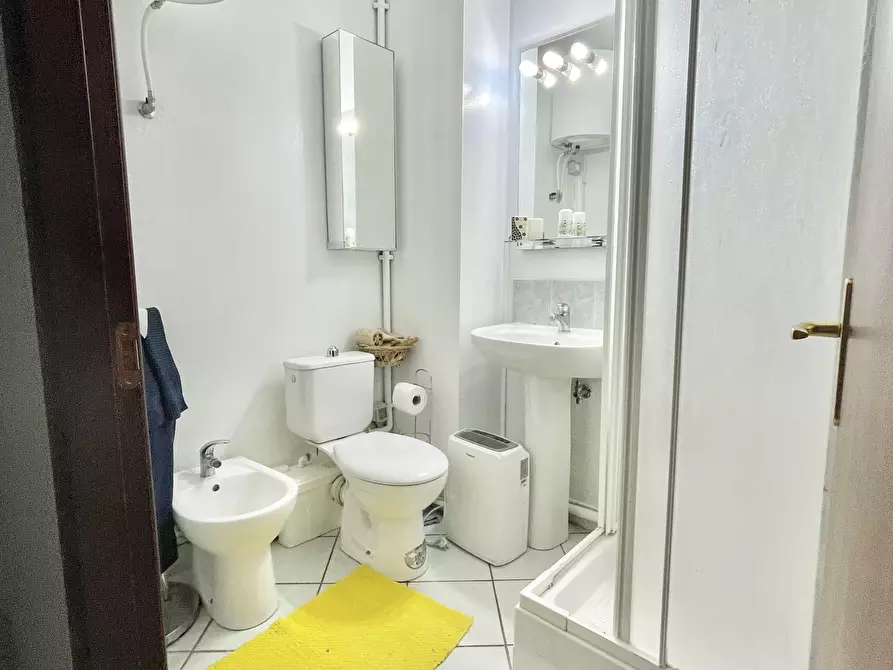 Immagine 37 di Trilocale in vendita  a Pietrasanta