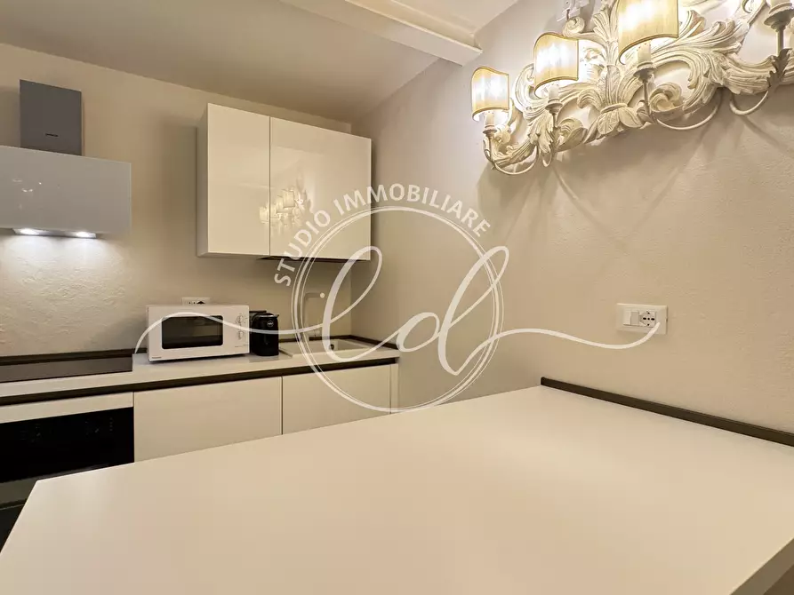 Immagine 31 di Loft/Open space in vendita  a Pietrasanta