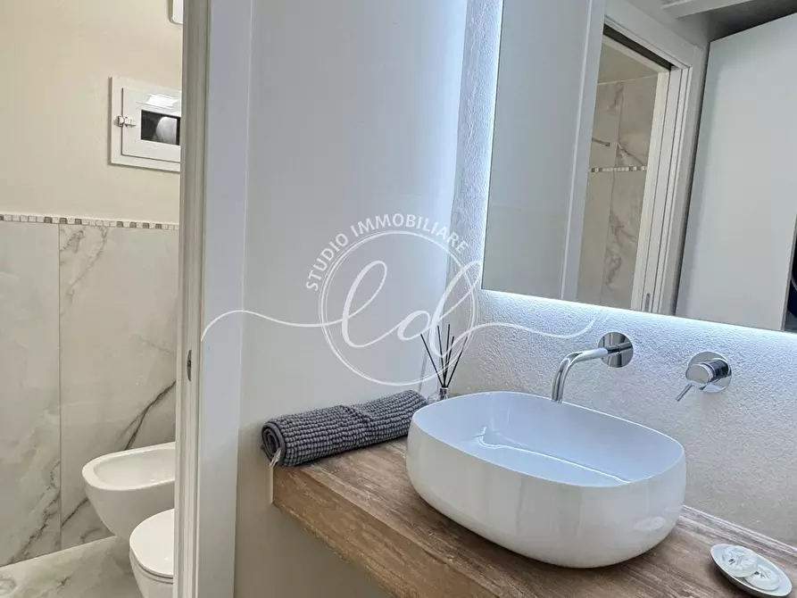 Immagine 53 di Loft/Open space in vendita  a Pietrasanta