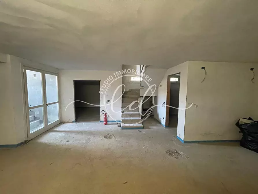 Immagine 10 di Porzione di casa in vendita  a Camaiore