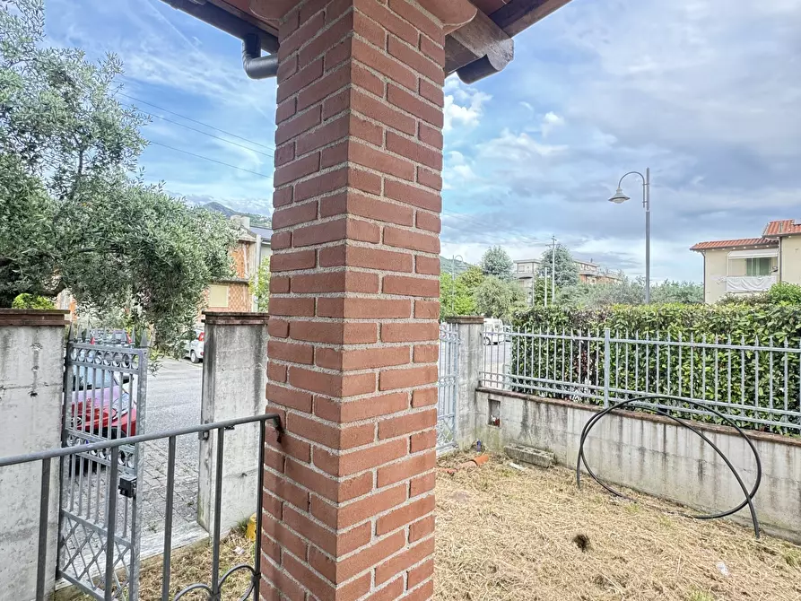 Immagine 60 di Porzione di casa in vendita  a Seravezza