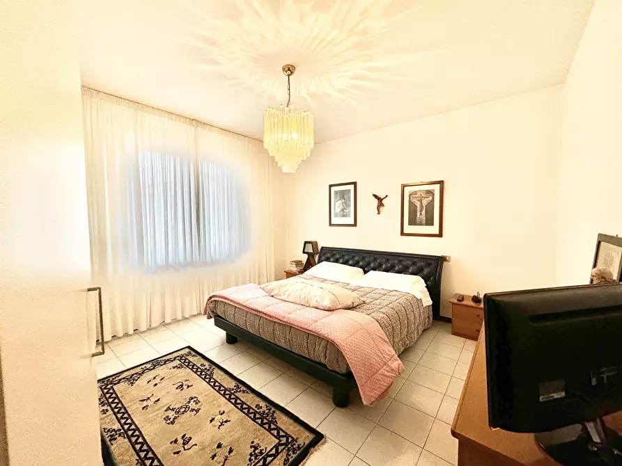 Immagine 28 di Porzione di casa in vendita  a Massa