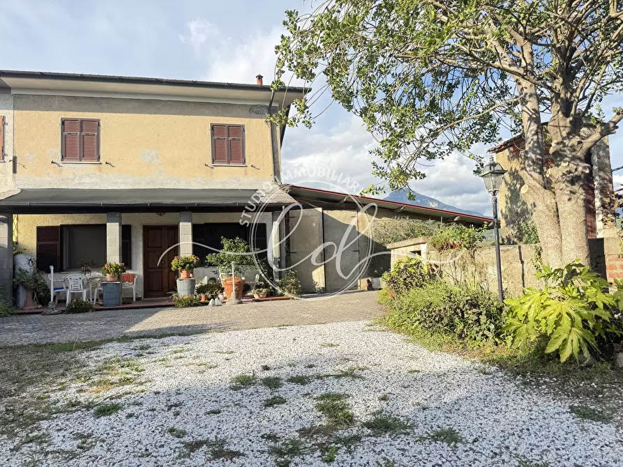 Immagine 4 di Porzione di casa in vendita  a Pietrasanta